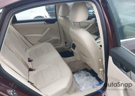 2013 Volkswagen Passat 2.5L Se z USA, uszkodzony, nr VIN 1VWBP7A34DC089417